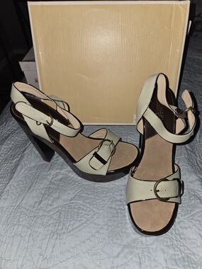 Women’s Light Green Platform Heeled Sandals with Buckle Strap